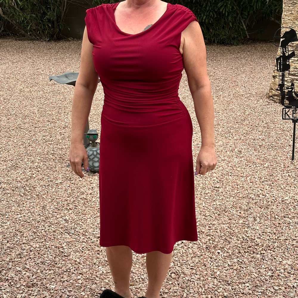 Enfocus studio women’s midi cocktail dress size 8 . Color: burgundy